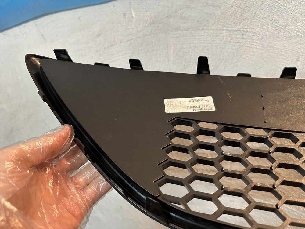 Grill USA Ford Focus mk3 ST / bialy kruk !