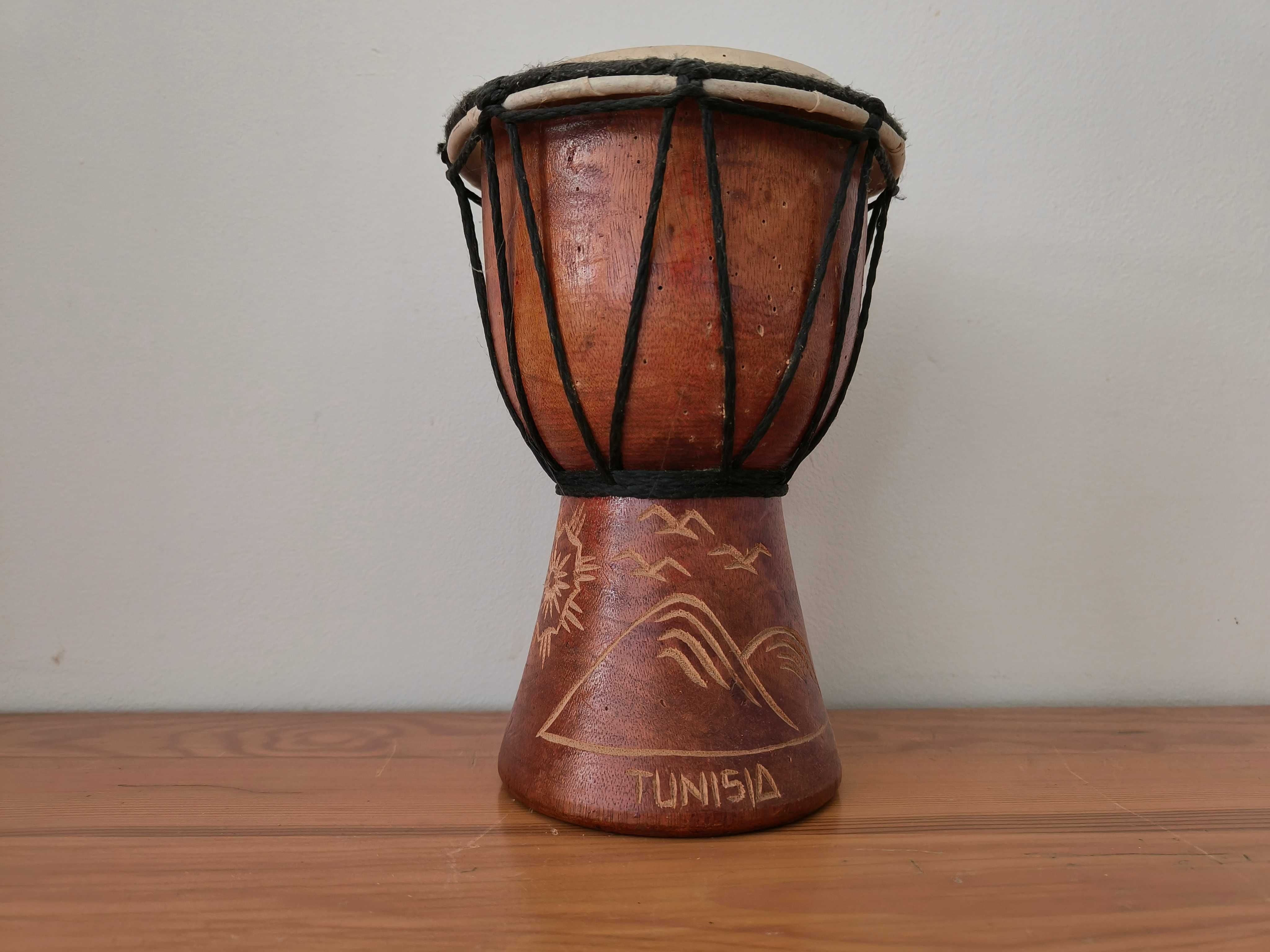 Bęben djembe z Tunezji – ręcznie rzeźbiony, autentyczny