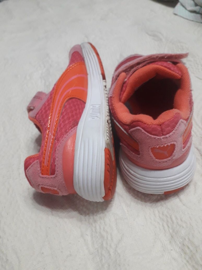 Sapatilhas  menina Puma 28