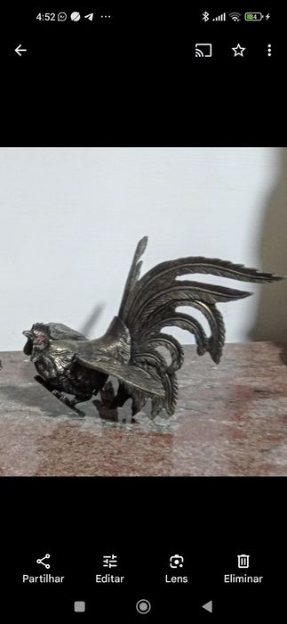 Galos de luta em metal