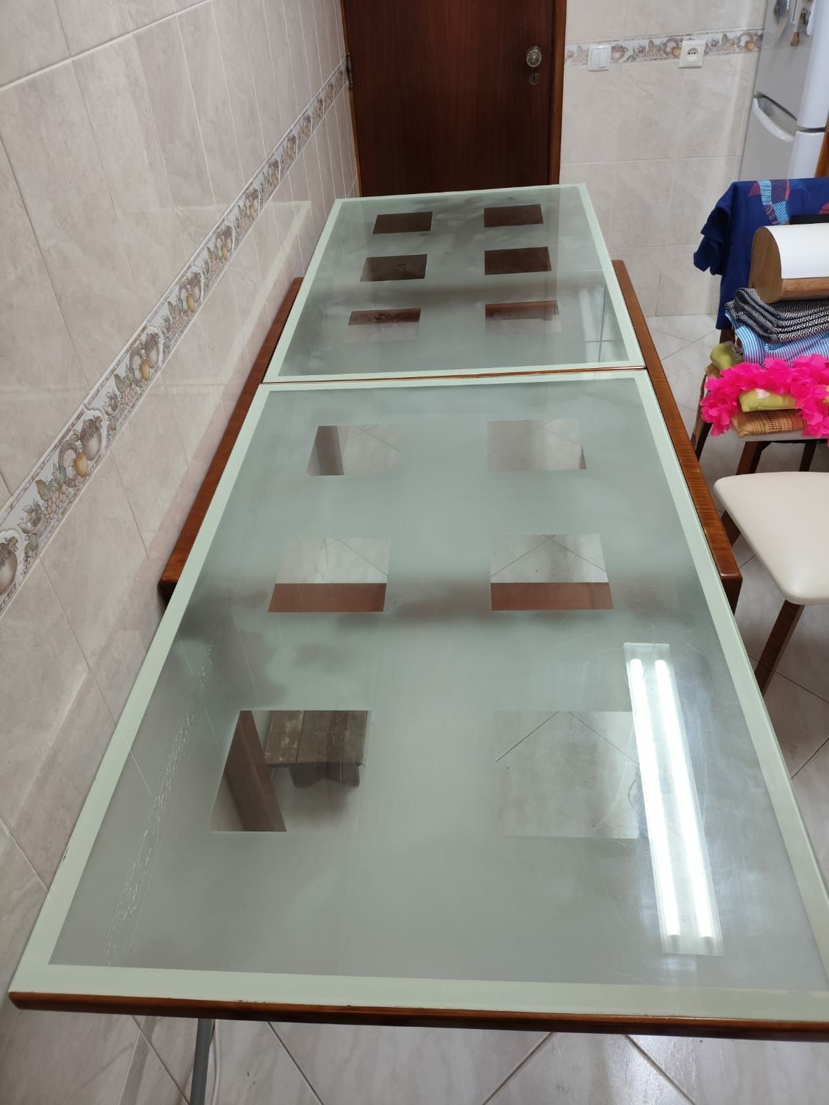 Mesa de jantar vidro e madeira