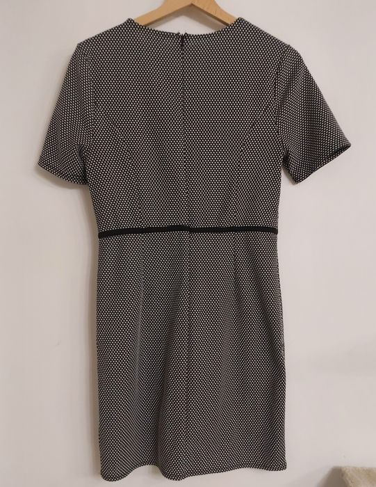 Sukienka biurowa w rozmiarze M (38)