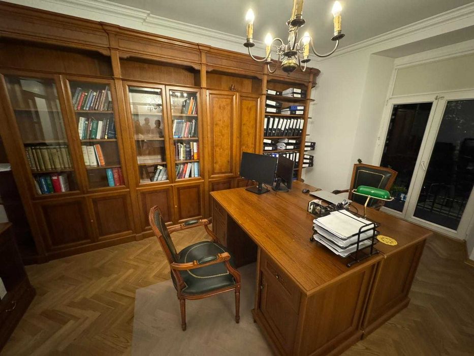 Eleganckie Hiszpańskie drewniane meble biurowe