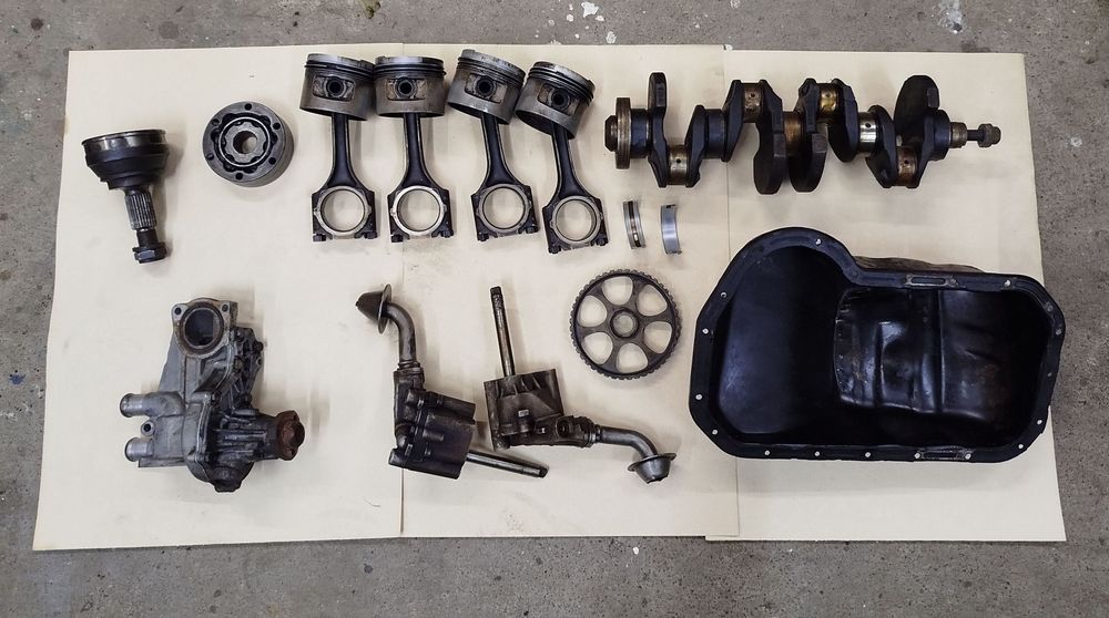 Деталі двигуна Audi 80 100 VW Passat b3 1.8