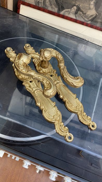 Вінтажні дверні ручки