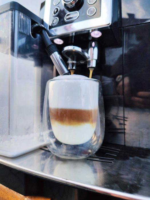 Кавомашина кофемашина Delonghi cappuccino ECAM 23.450
