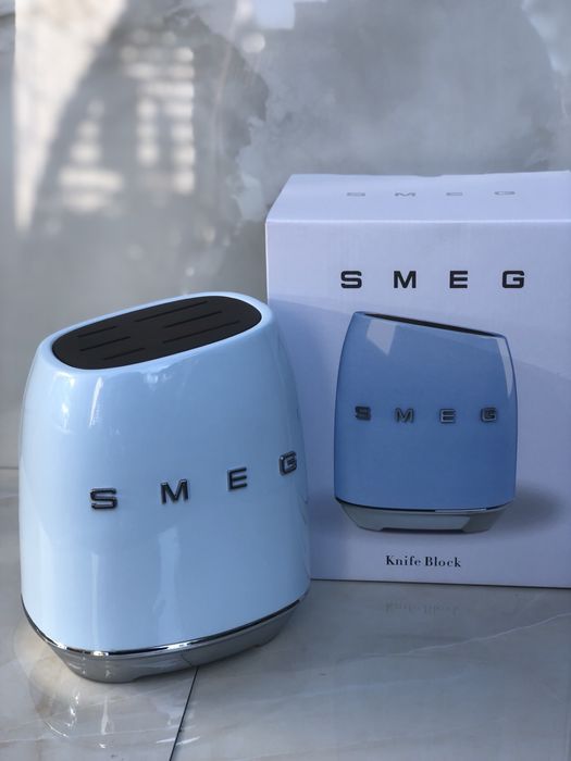 Набір ножів Smeg з підставкою