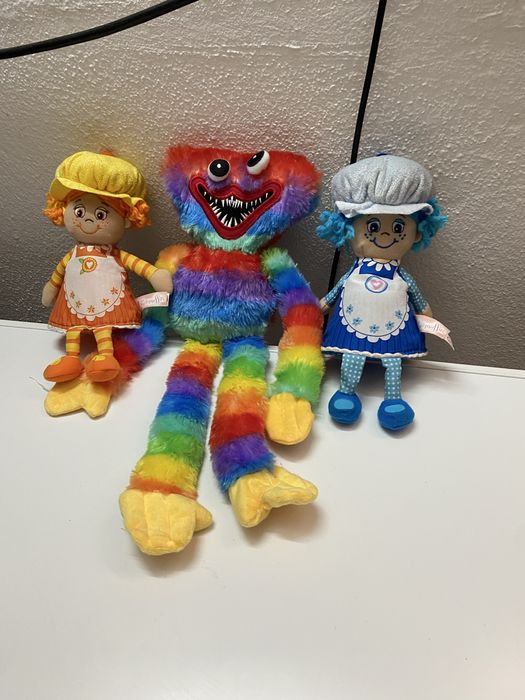 Tres bonecos como novos