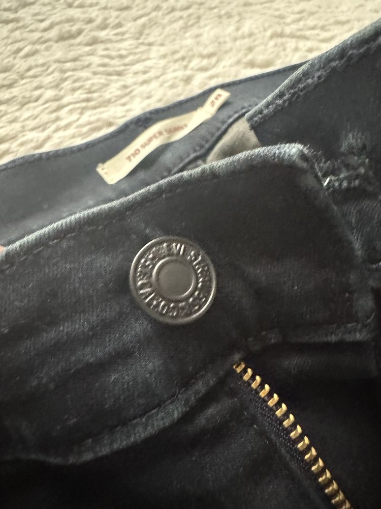 Jeansy super skinny levis