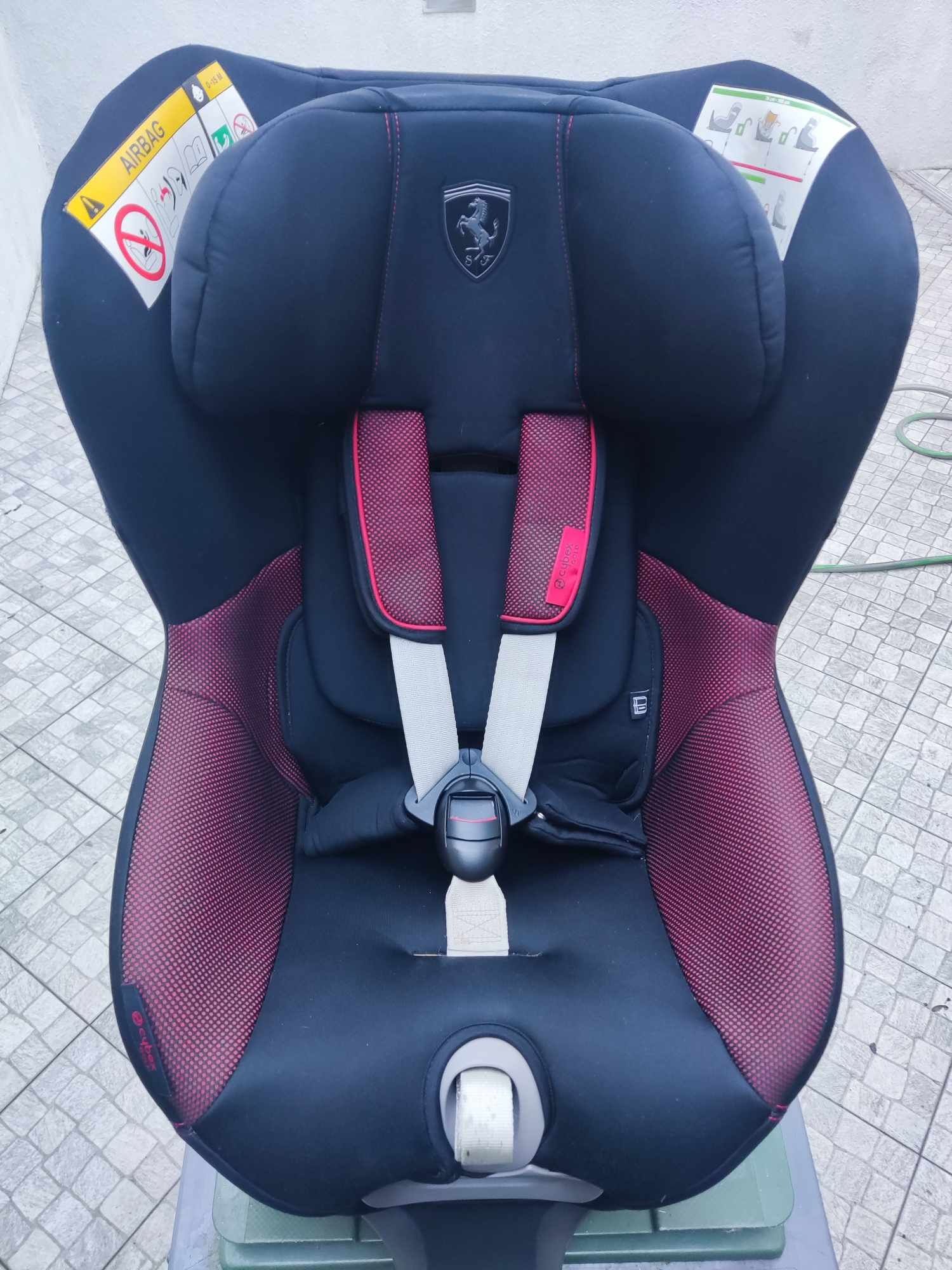 Cadeira Sirona da Cybex versão Ferrari