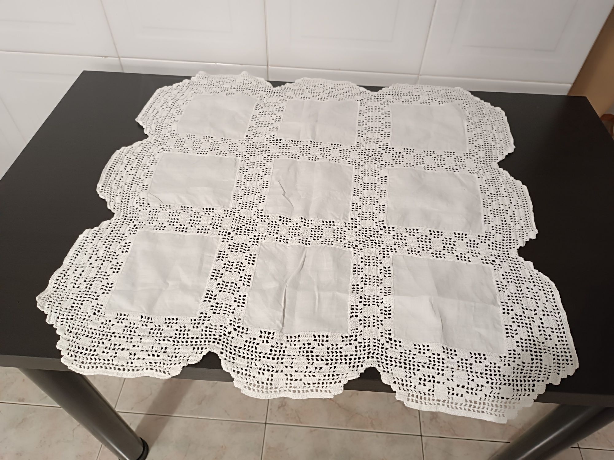 Pano em Renda. Artesanal. 72*72cm. Novo