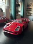 Ferrari f40 tonka polister 1/18