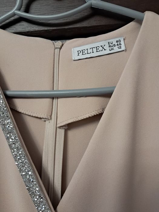 Продам нарядне жіноче плаття.