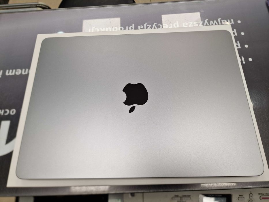 Macbook Air 13 2022/ M2/ 8GB/ 512GB/ 156 cykli/ Grade A- / Gwarancja