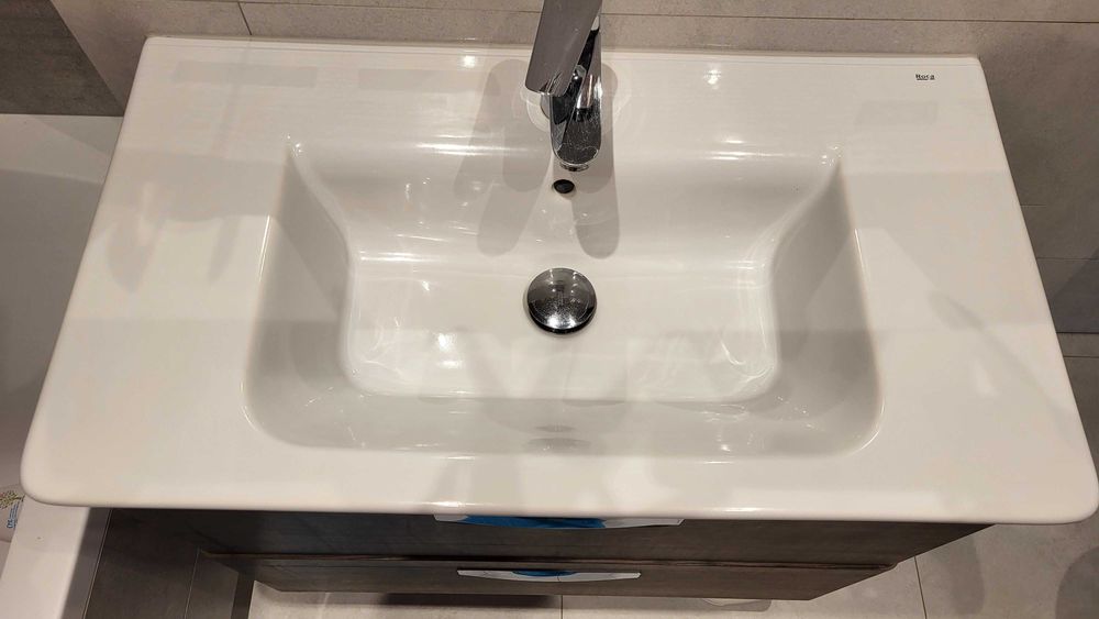 2 szafki łazienkowe z umywalką 80 cm Roca Gap