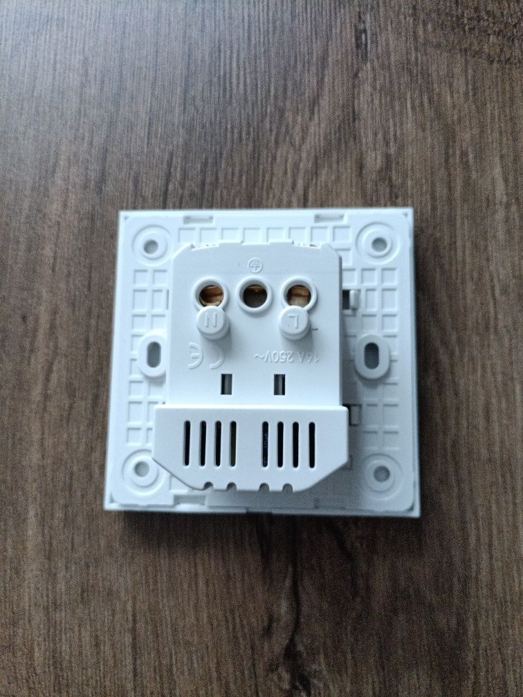 Gniazdko z  dwoma wejściami USB