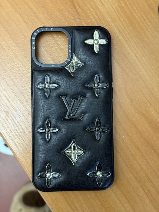 Чохли на айфон 13