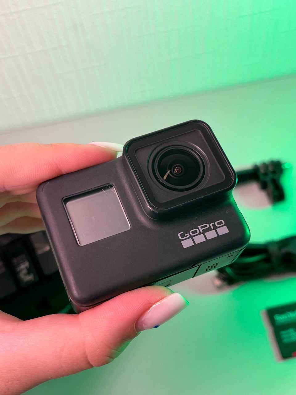 Екшн-камера GoPro HERO 7 black з чудовим комплектом.
