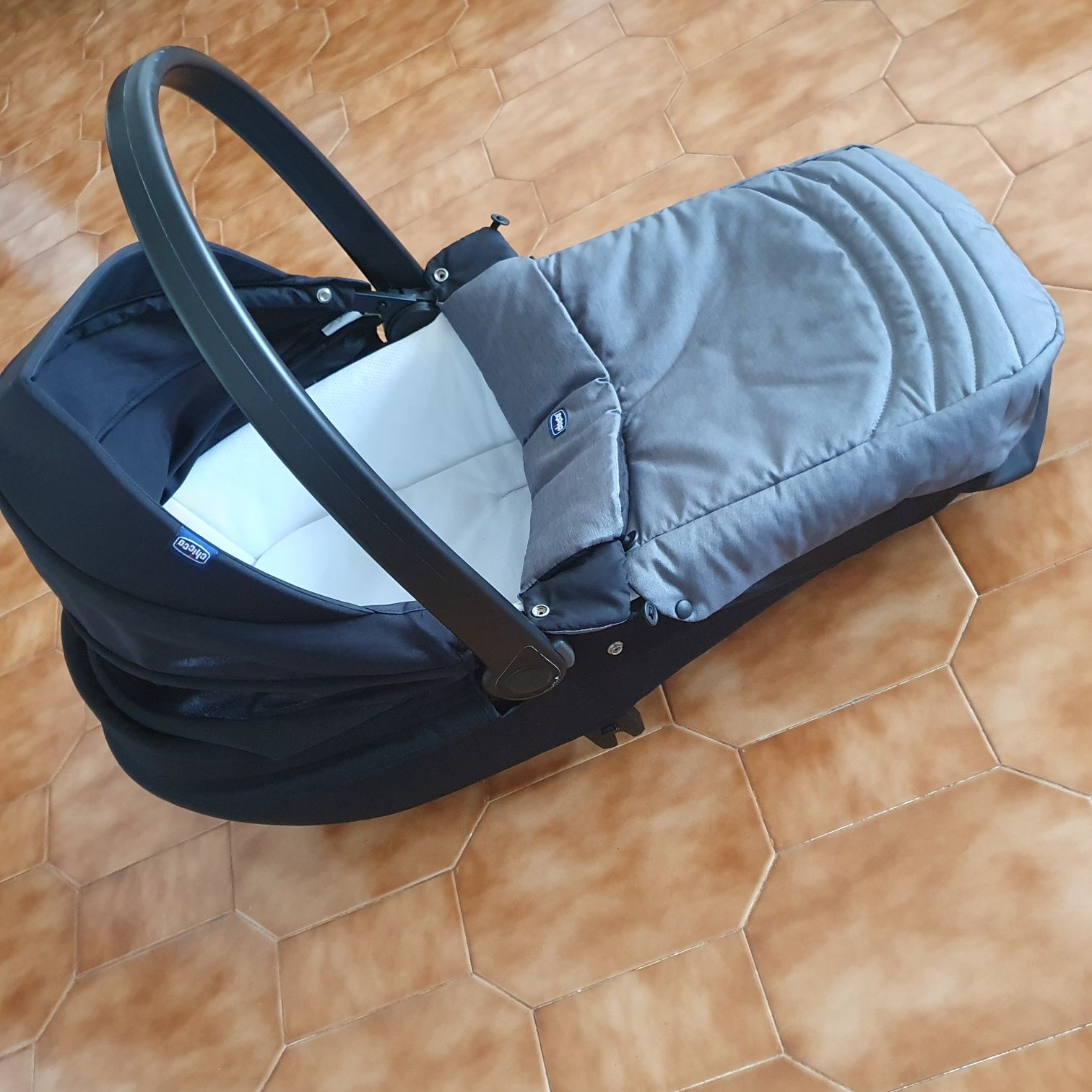 Alcofa para bebé da Chicco como nova