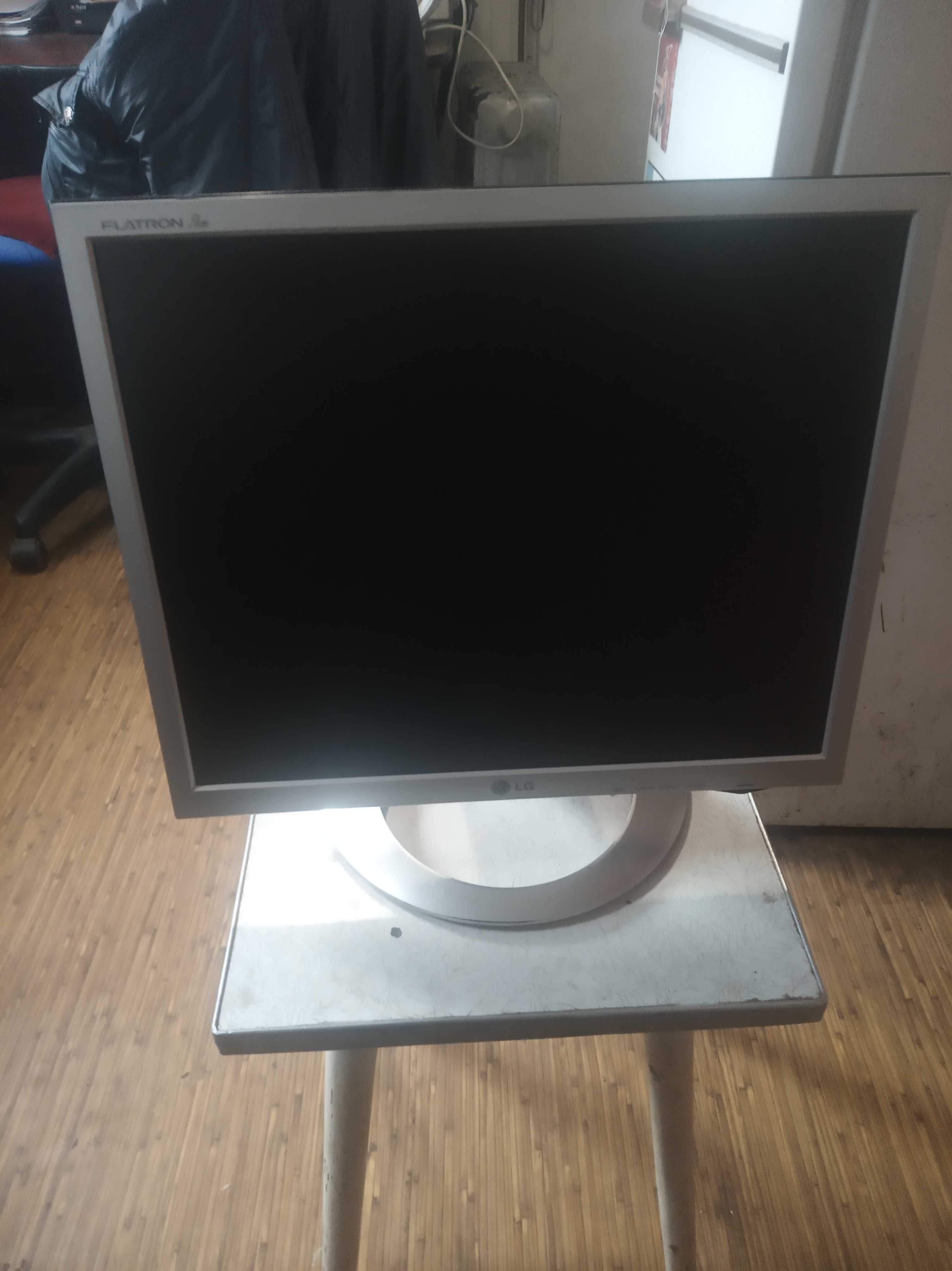 Продам 2 монитора LG Flatron