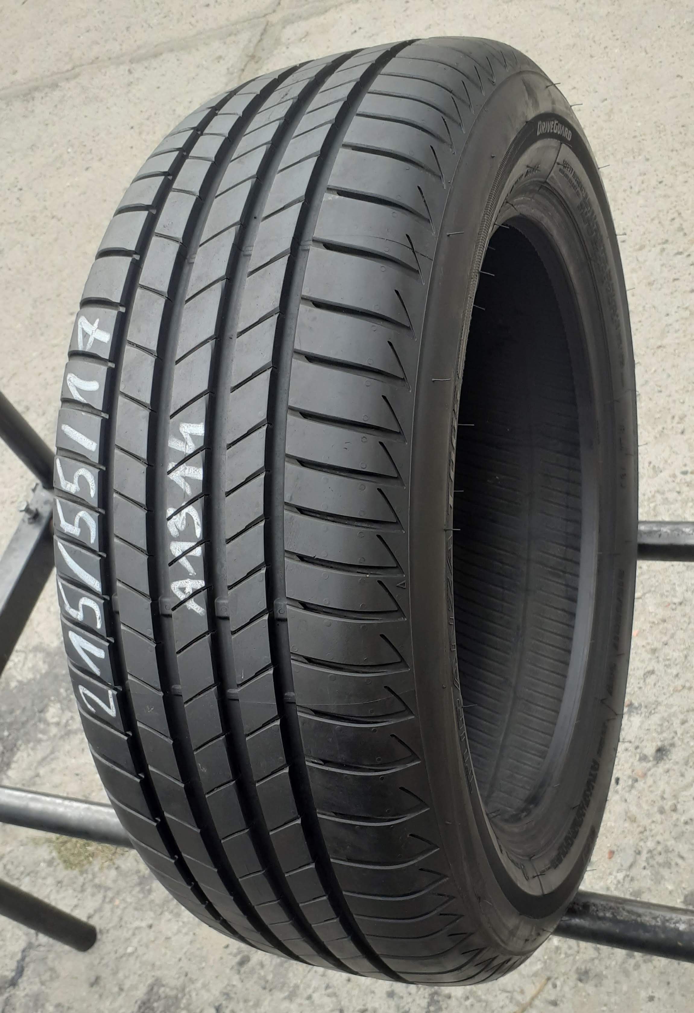 215/55/17 Bridgestone Turanza T005 Drive Guard 98W