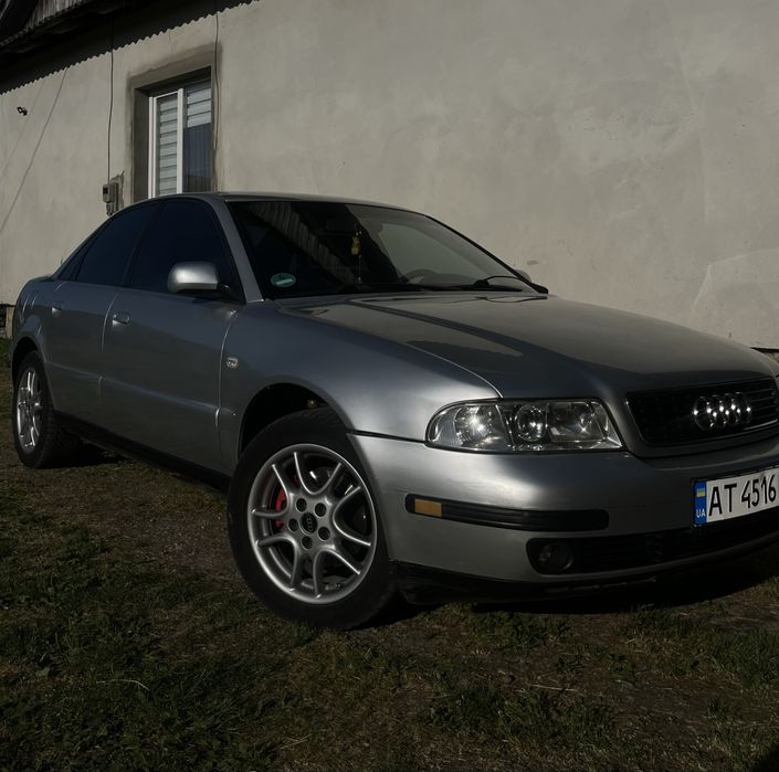 Автомобіль Audi A4B5.