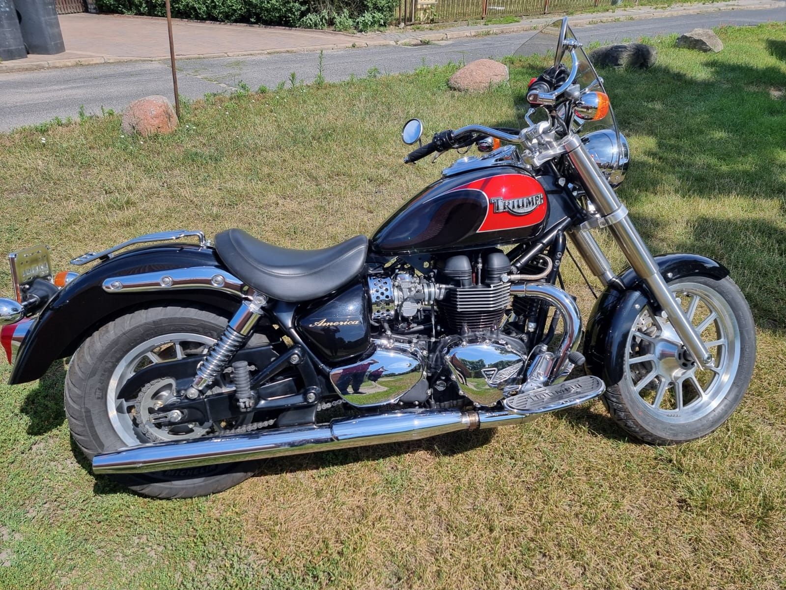 Triumph America 900 z małym przebiegiem
