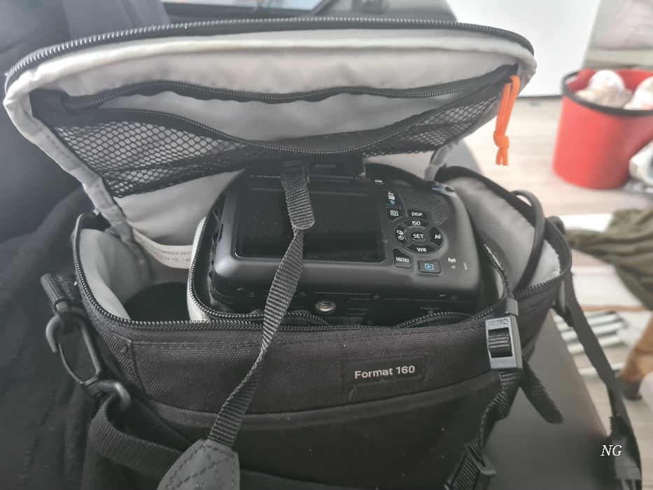 Canon EOS 1300D, como nova. Vendo à melhor oferta.