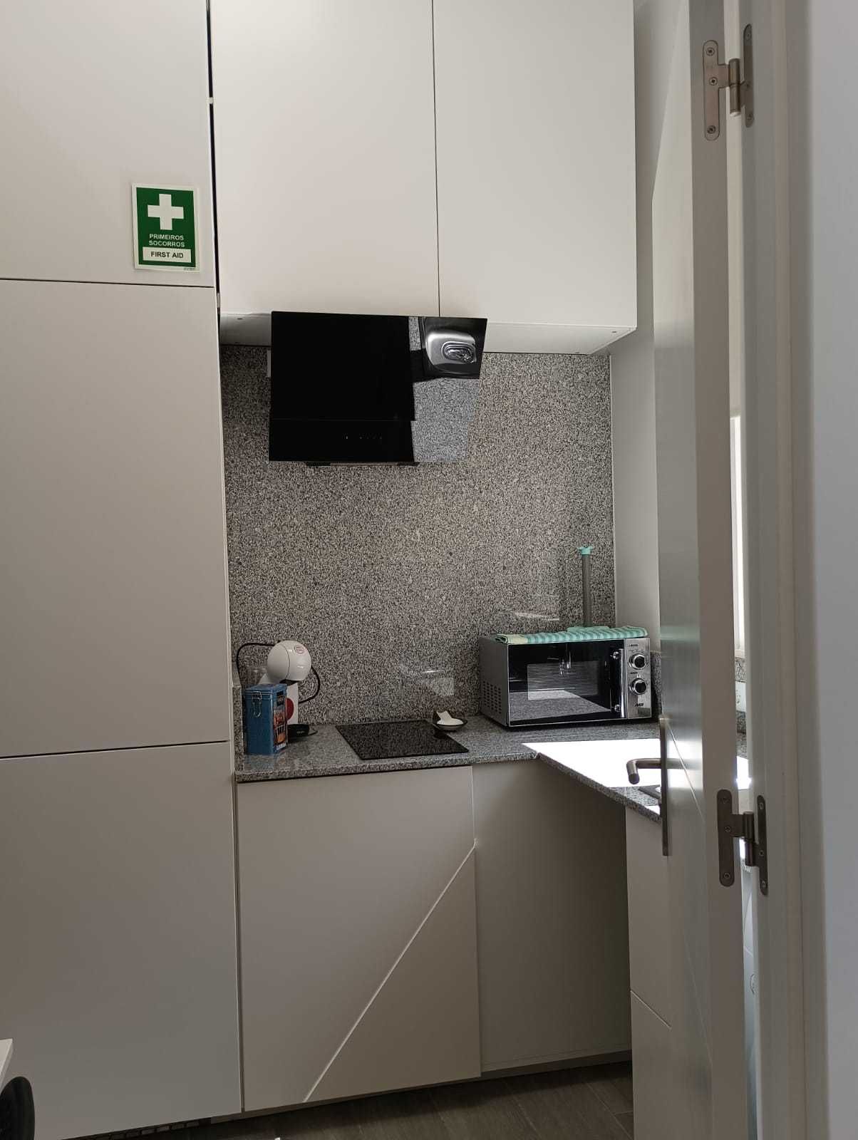 Quarto/T0 novo, mobilado, alto padrão, junto a Rotunda da Boavista