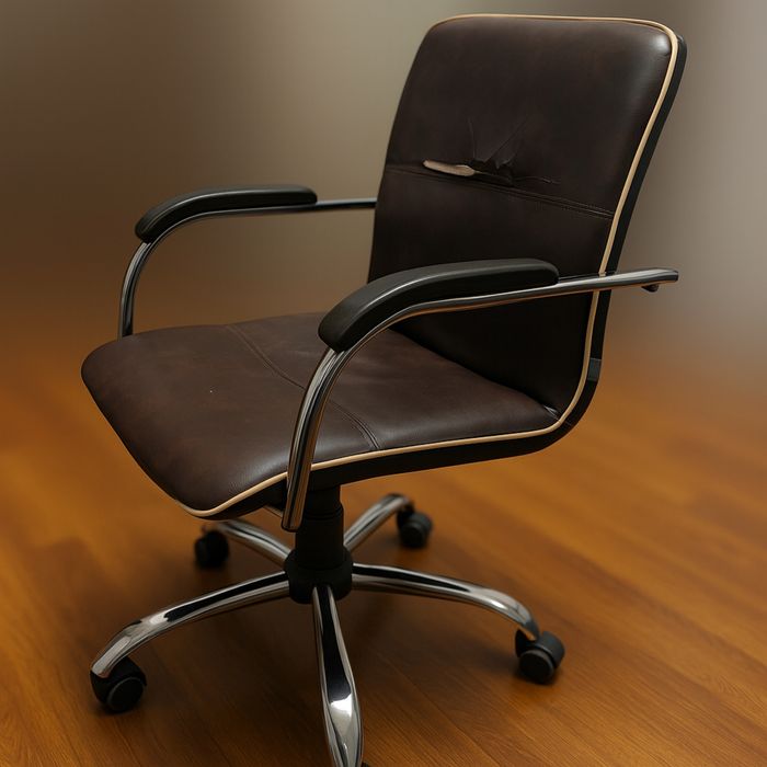 Компʼютерне крісло із шкір.заму