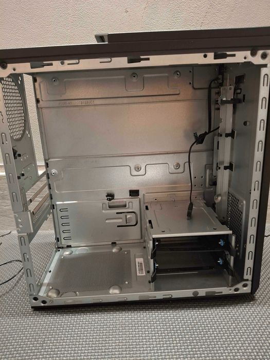 Obudowa Acer Nitro 50 – gamingowa, micro ATX,czarna, nowoczesny design