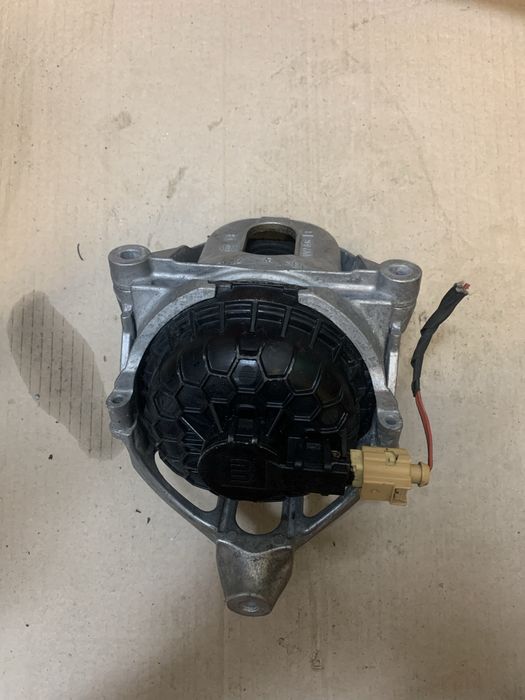 Подушка двигуна права Audi q5 80a 2017-2022 4M0199372B