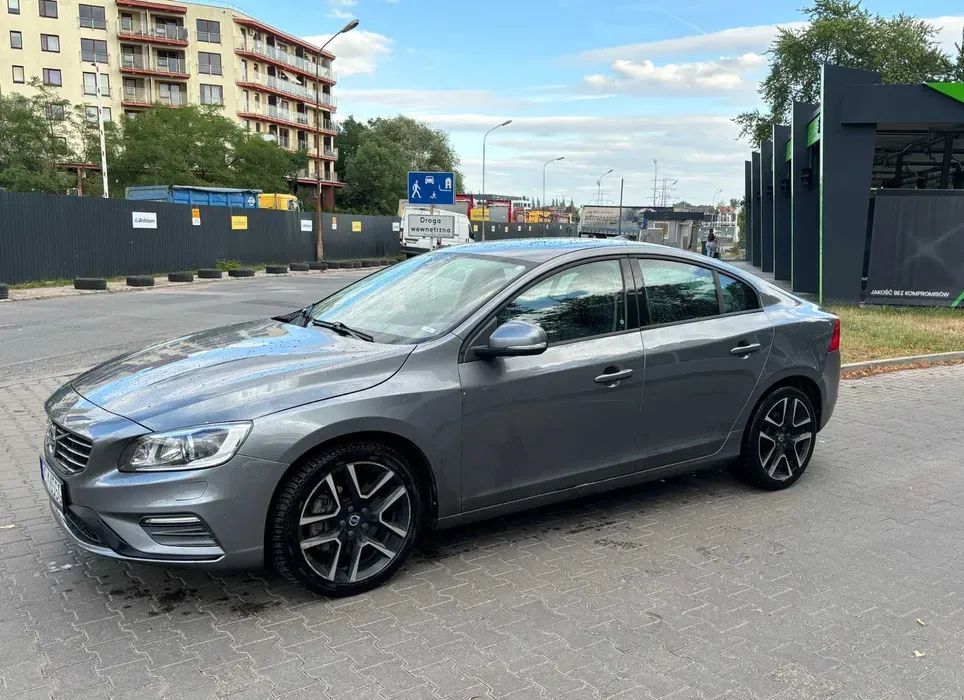 Volvo S60 Volvo S60 II AWD T5 R-Design 4x4
