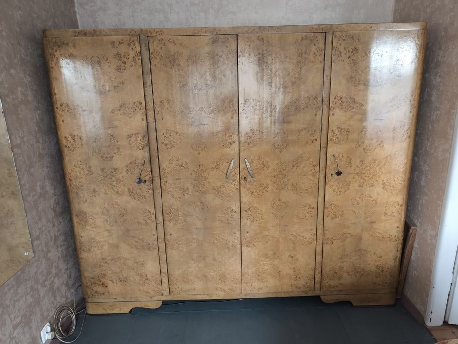 Stara szafa na ubrania