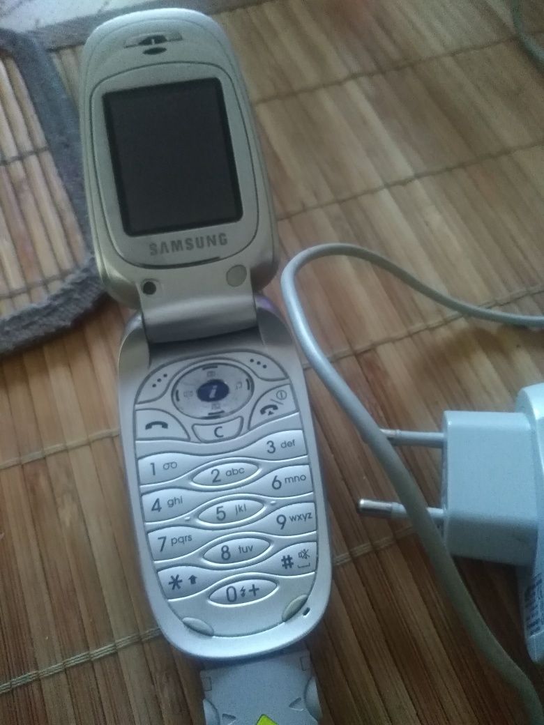 Samsung z klapka i ładowarka nieaprawny