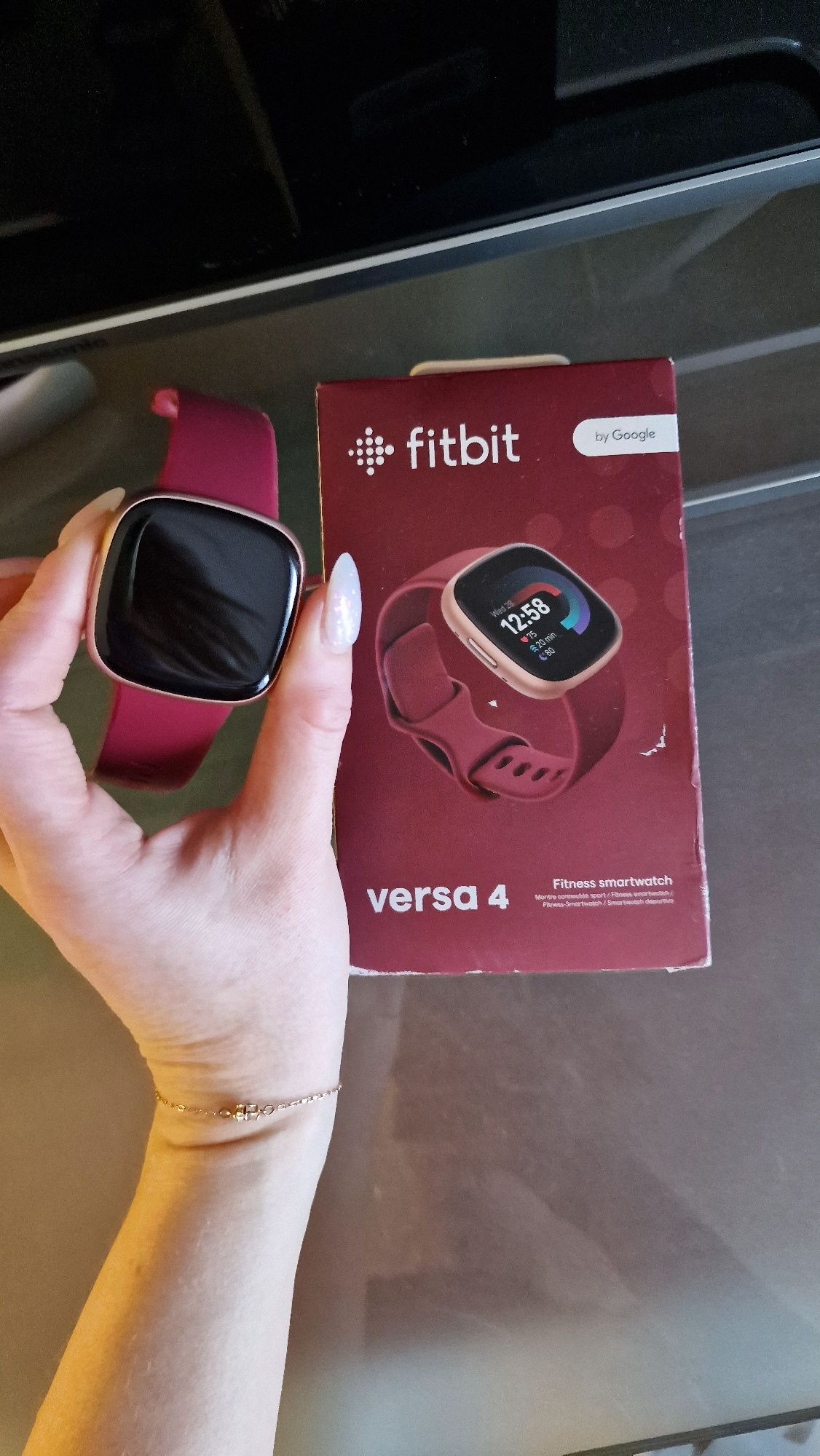 Смарт годиник Fitbit versa 4