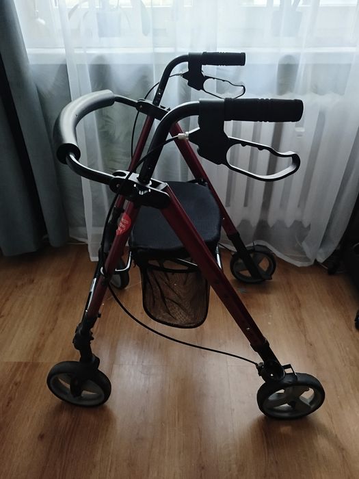 Chodzik dla seniora 4-kołowy z siedzeniem