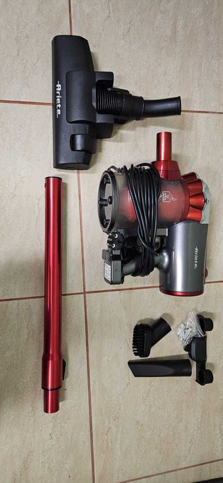 Odkurzacz pionowy cyklonowy przewodowy ARIETE 2761 moc 600W