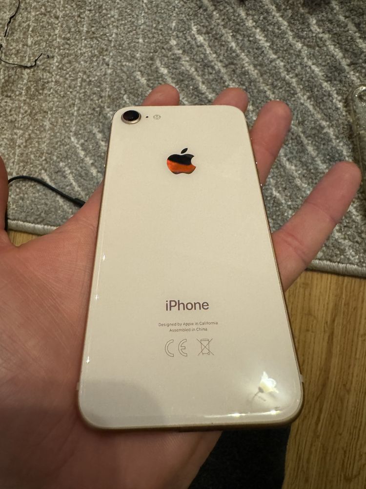 Iphone 8 różowy 64 Gb stan bardzo dobry