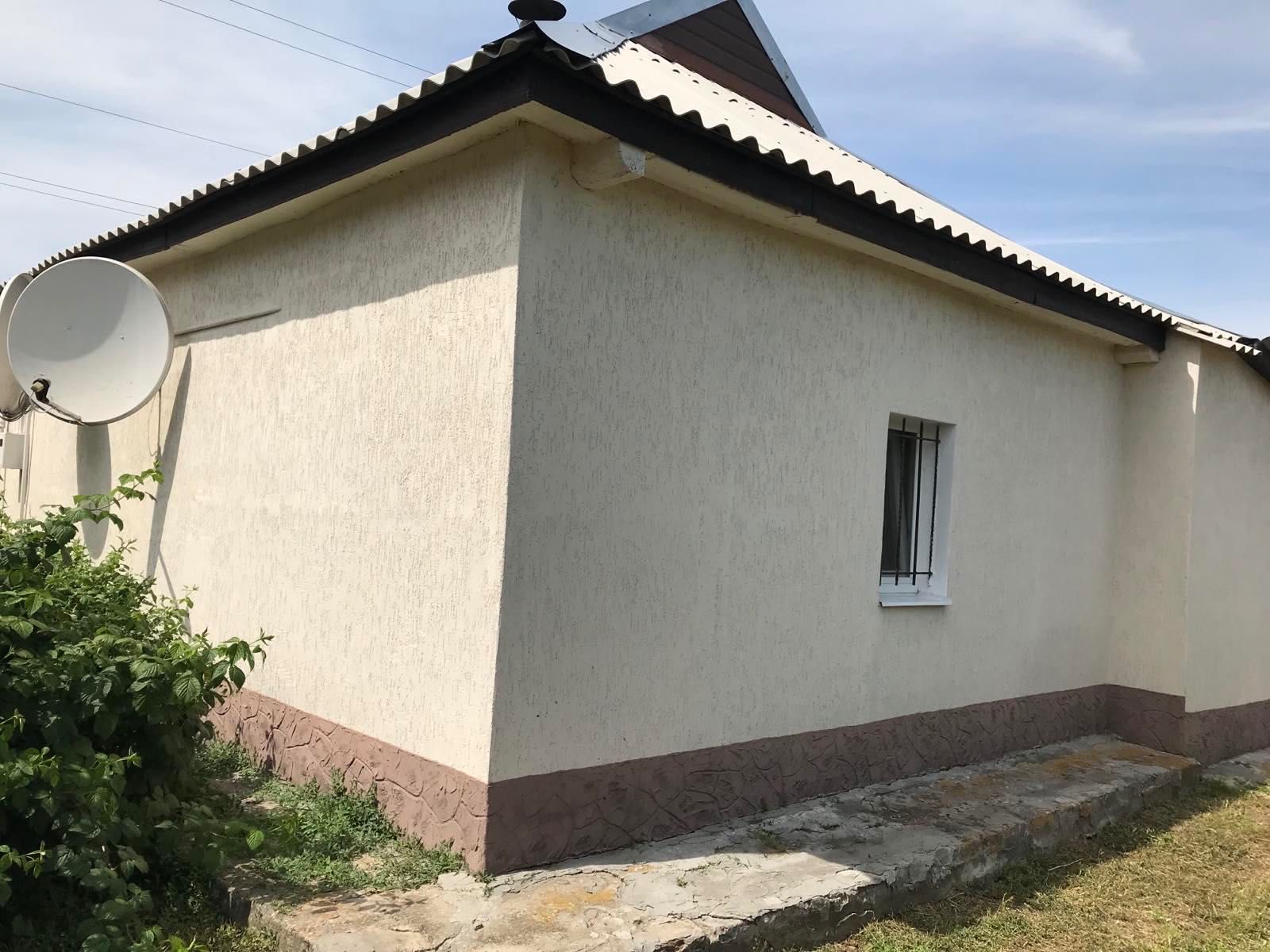 Продам будинок з гарним двором