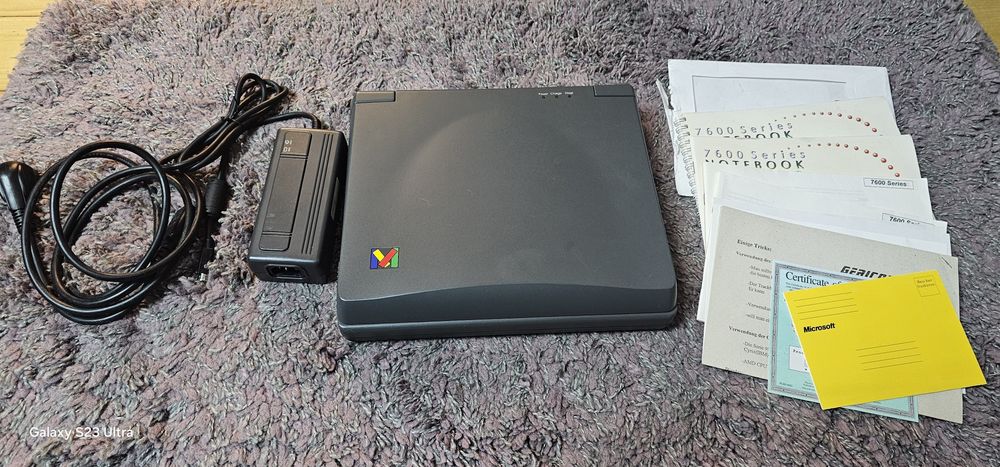 Laptop vintage Notebook Komputer  FMA 7600 VFG 243/1991 Windows 95