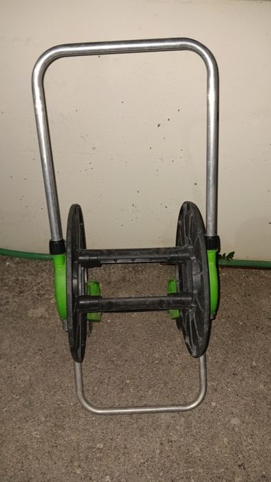 Carrinho enrolador para mangueira