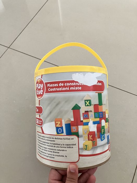 Pecas de construcao em madeira (atividades montessori)