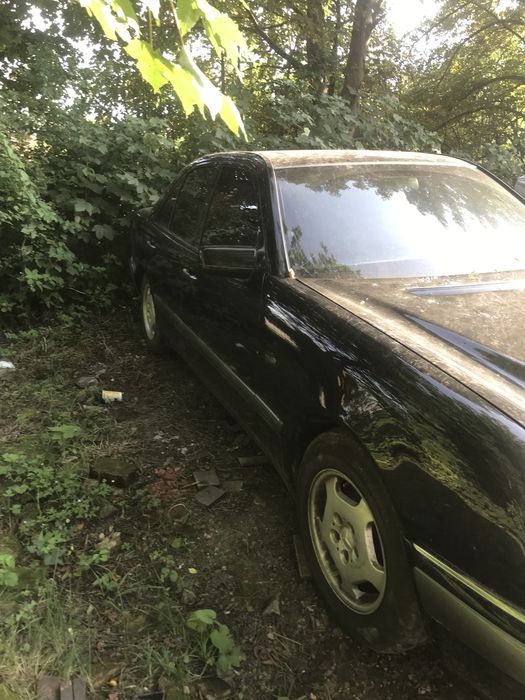 Мерседес E210 2,4 бензин