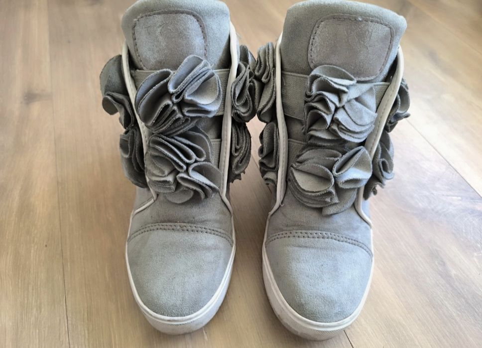 Buty na koturnie, trampki, sneakersy