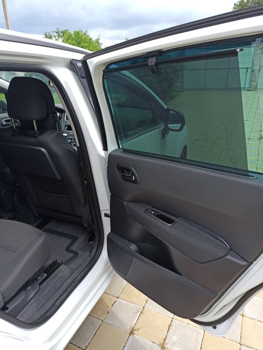 PEUGEOT 5008 Allure 2015 1.6 THP