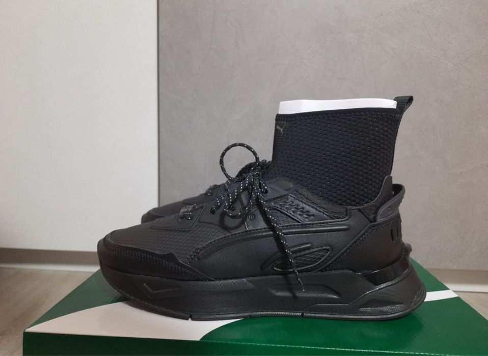 Кросівки жіночі водовідштовхуючі