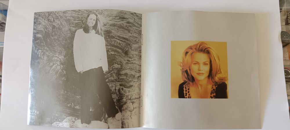 belinda carlise " a place on earth , the greatest hits