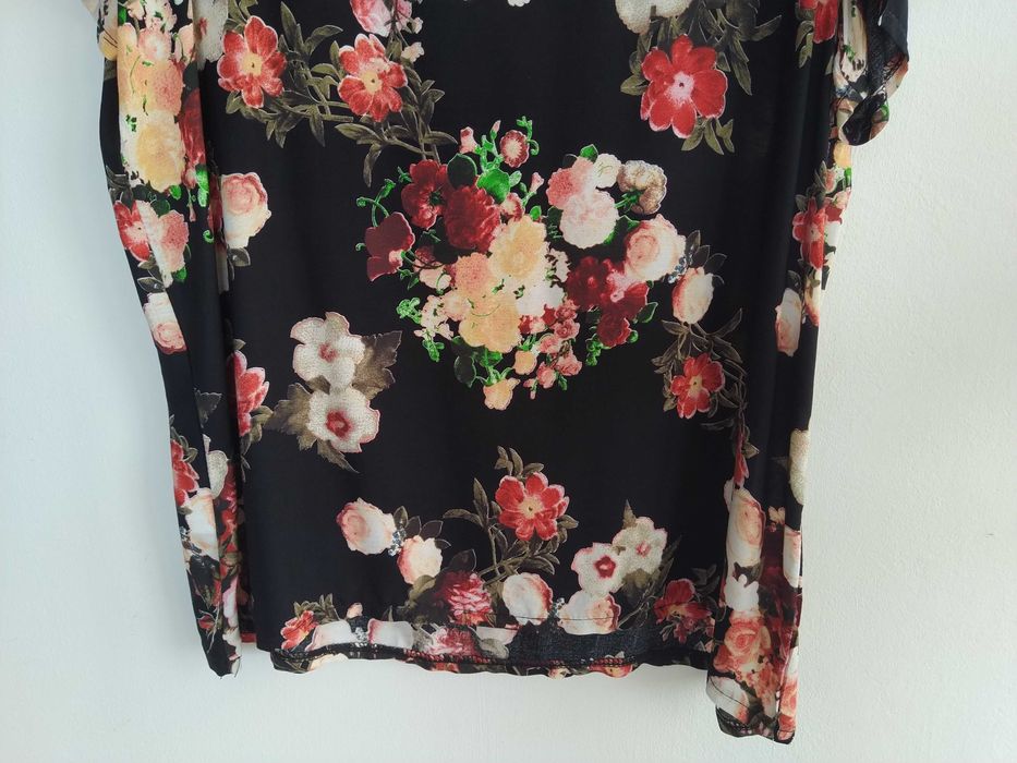 Blusa preta com flores, elegante e atual - Tamanho XL/XXL - Nova!