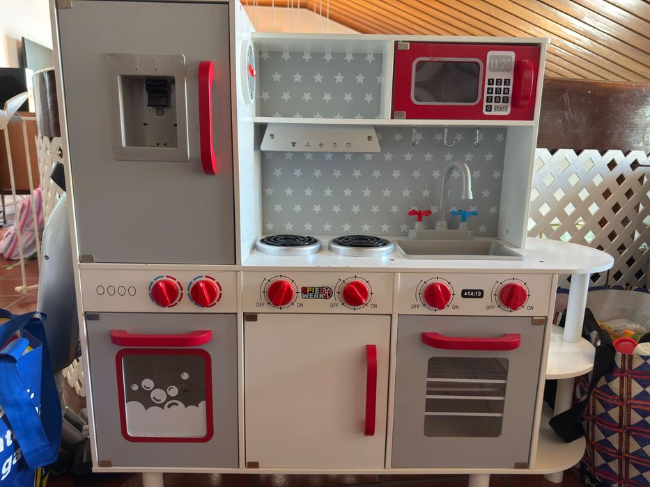 Cozinha e madeira para crianças